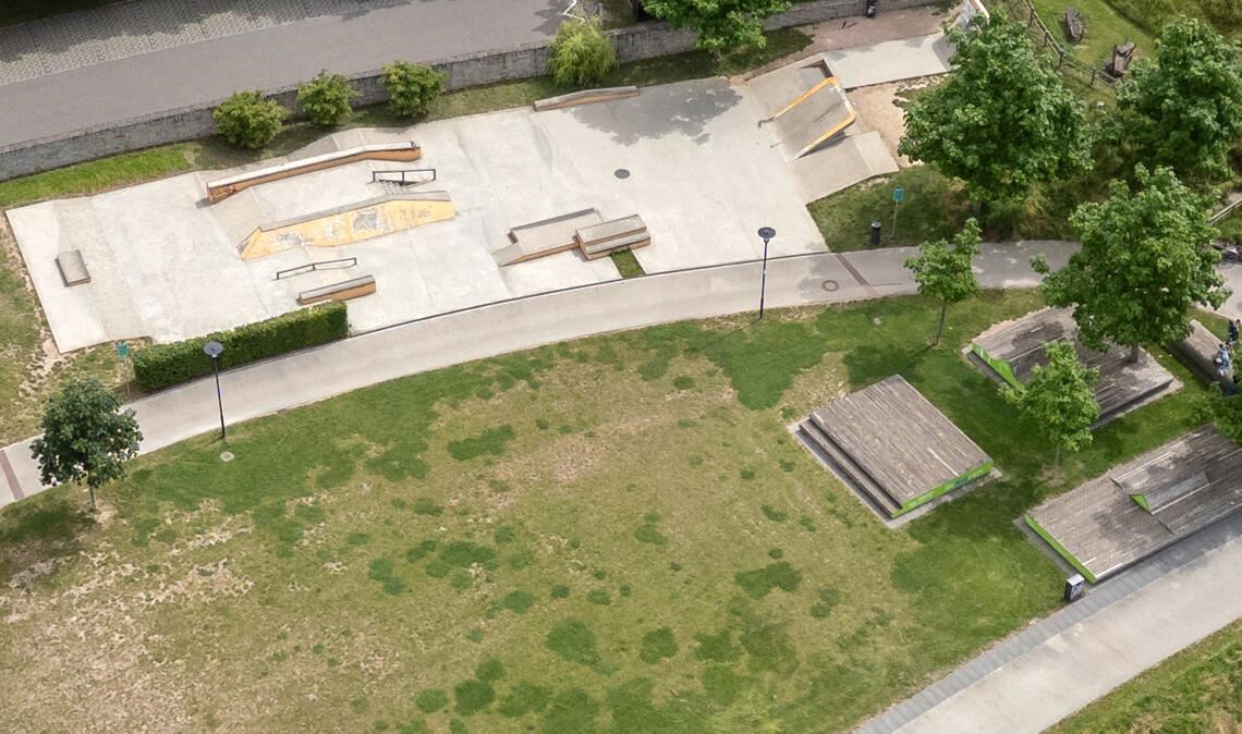 Neue Pläne aus dem Hut gezaubert Unterhalb der Skateranlage ist in den Enzgärten die Leseinsel. Dieser Ruhe- und Veranstaltungsort könnte jetzt einem Pumptrack für junge Mountainbiker weichen. Foto: Fotomoment