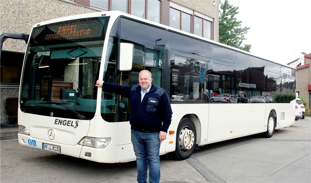 Unternehmer Jim Engel hat Ende 2019 in neue Hybridbusse investiert. „Richtige Entscheidung, falscher Zeitpunkt“, sagt er heute und hofft auf Hilfen für Corona-bedingte Erlösausfälle. Foto: Archiv Kollros