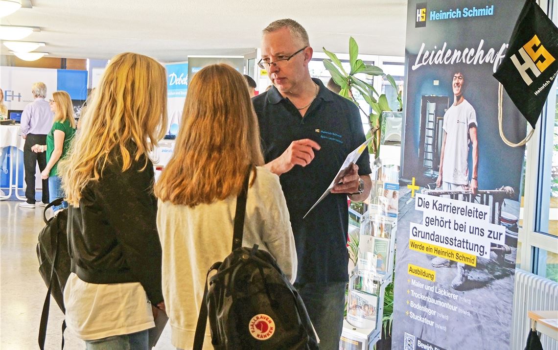 Unterschiedlichste Betriebe und Branchen werben um Auszubildende. Foto: Friedrich