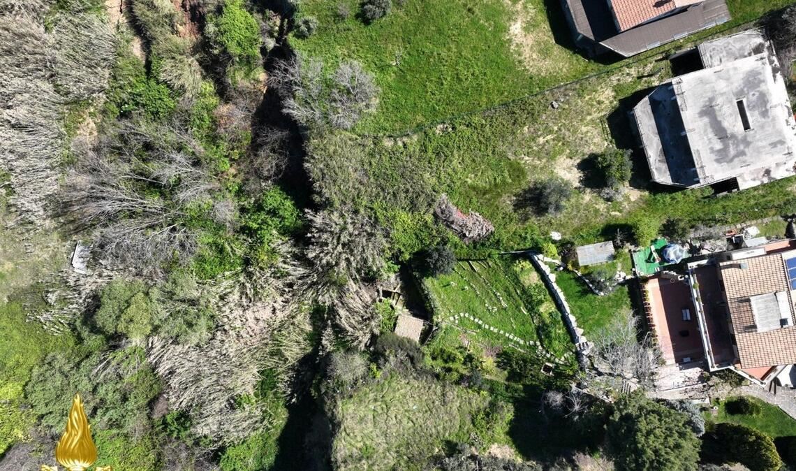 Unwetter mit heftigen Regenfällen haben die Erde Anfang der Woche in Süditalien wieder in Bewegung gesetzt.