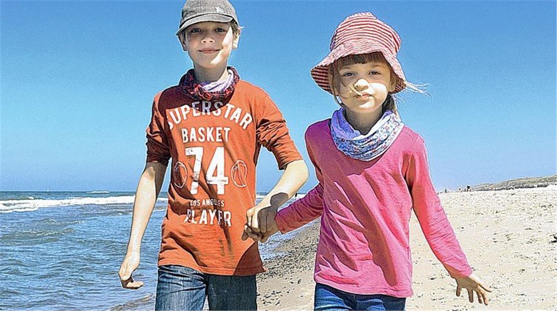 Musiker spielen für die kleine Martha