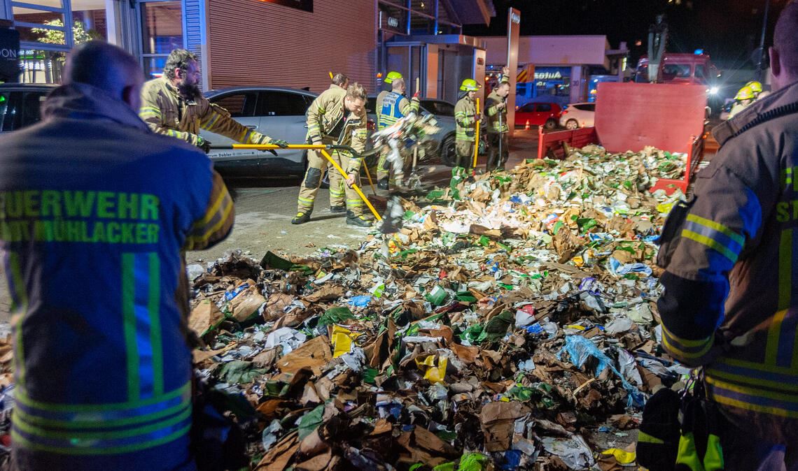 Ursache für das Feuer soll nach ersten Erkenntnissen ein technischer Defekt sein. Fotos: Fotomoment
