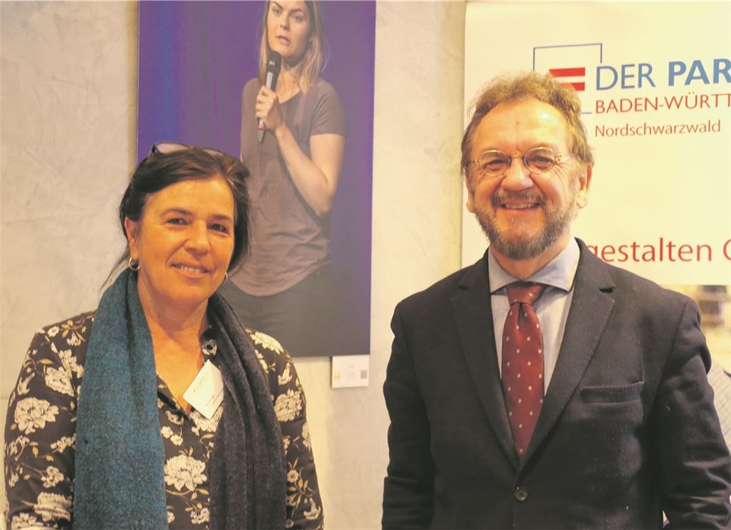 Ute Hötzer vom Paritätischen Wohlfahrtsverband Nordschwarzwald führte in den Vortrag von Publizist Heribert Prantl über den Sozialstaat als Heimat ein. Foto: Wewoda