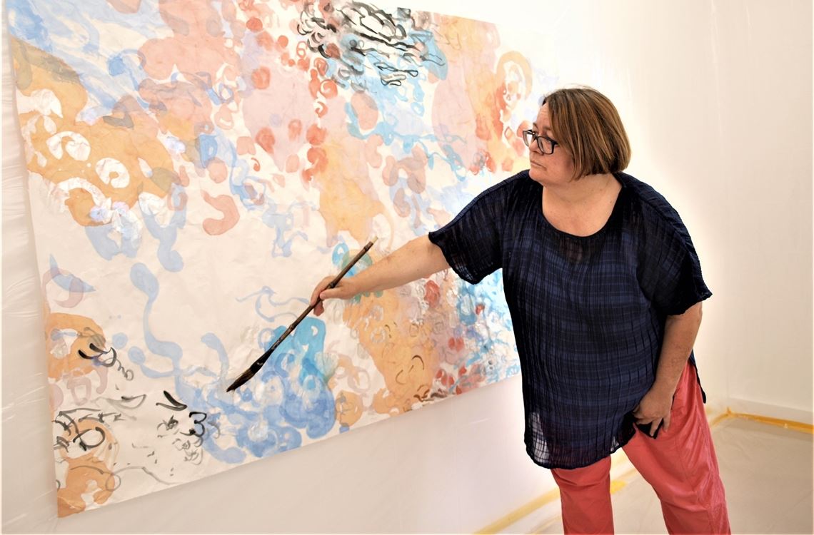 Kunst kennt keine Schranken Ute Wöllmann arbeitet derzeit in Maulbronn. Foto: Filitz
