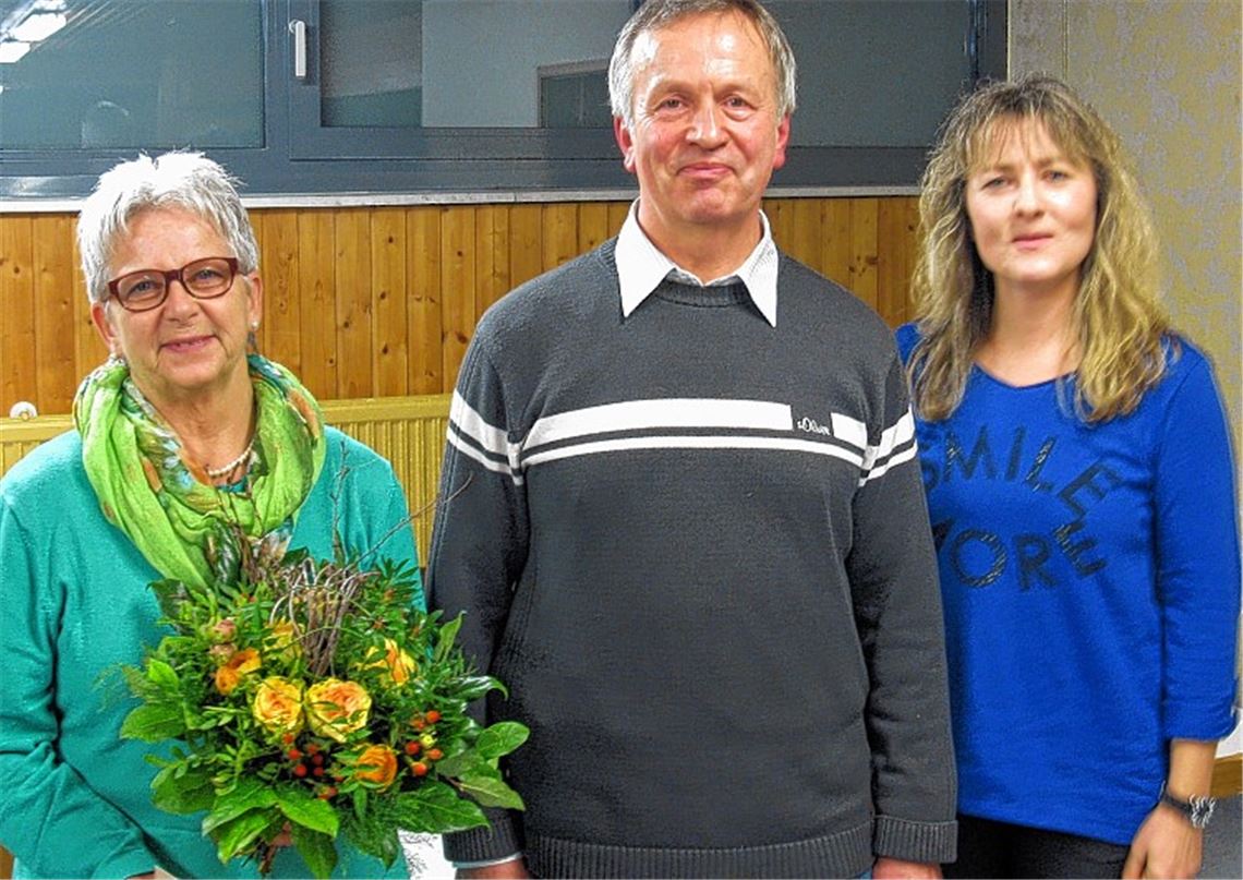 Uwe Bäzner mit dem neuen Ehrenmitglied Karin Reiß (li.) und Karin Gessler.  Foto: privat