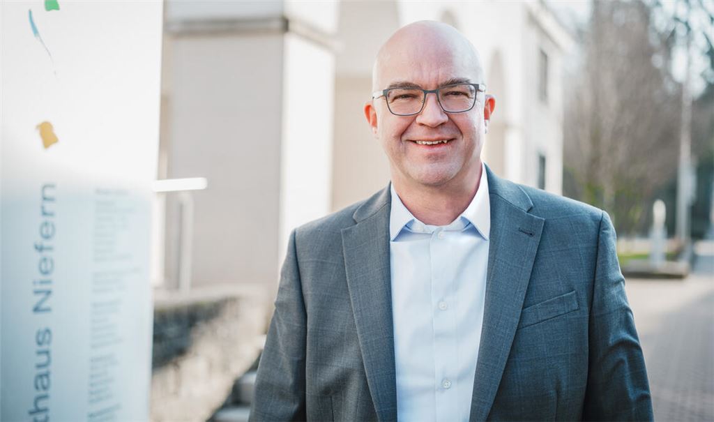 Uwe Engelsberger ist der strahlende Sieger in Niefern-Öschelbronn und wird künftig im Rathaus der Gemeinde auf dem Chefessel Platz nehmen. Foto: privat