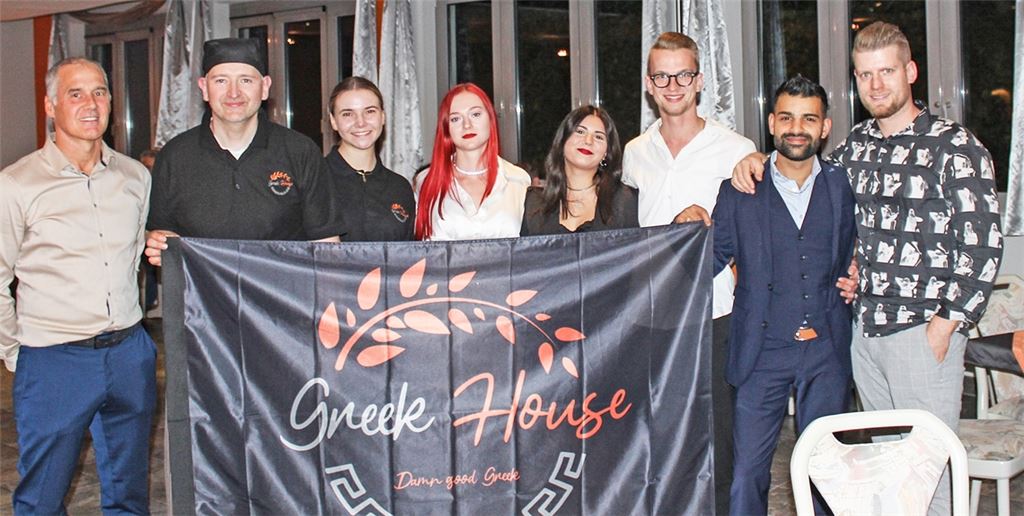 Uwe Krauth (li.) mit der Pächterfamilie Kolasch-Olpp und Koch Jochen Kriso. Foto: Gießler