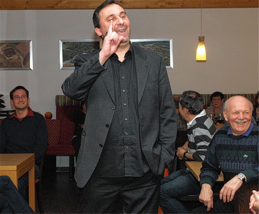 Uwe Spinder nimmt Politiker und Bahn-Verantwortliche auf die Schippe.