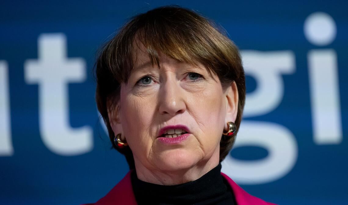 VDA-Chefin Hildegard Müller warnt vor weiteren Stellenverlagerungen der Autoindustrie ins Ausland. (Archivbild)