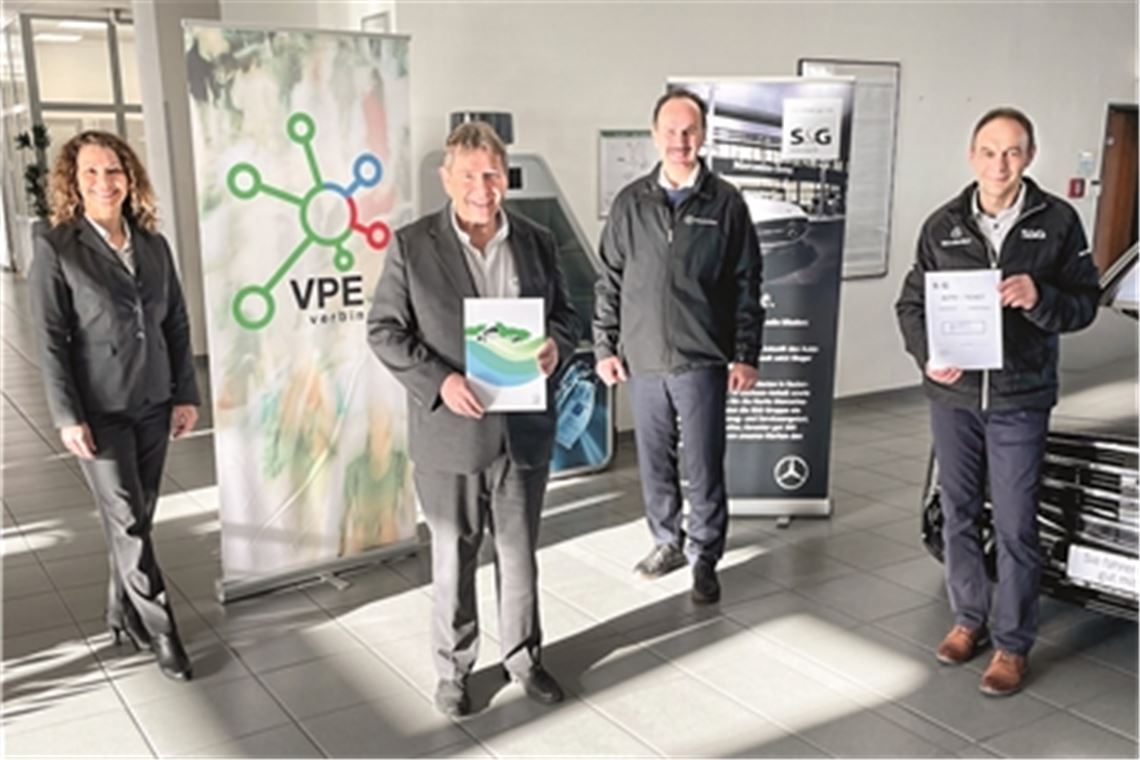 VPE-Marketingchefin Selma Cantürk und VPE-Geschäftsführer Axel Hofsäß mit S&G-Centerleiter Ralf Wurster und Peter Wieber vom S&G-Kundendienst (v. li.), Foto: privat