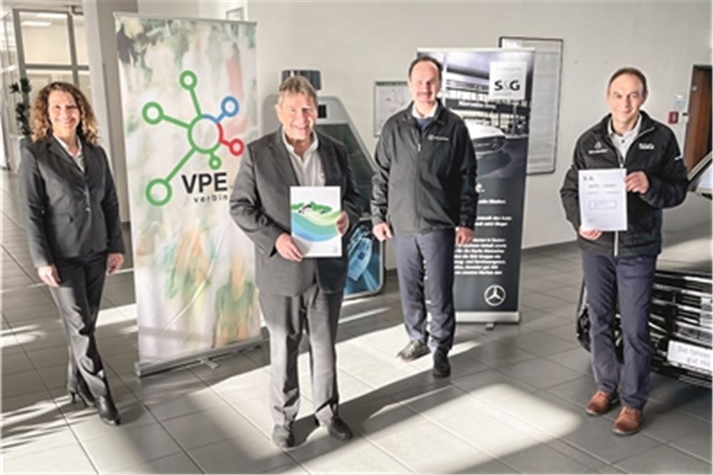 VPE-Marketingchefin Selma Cantürk und VPE-Geschäftsführer Axel Hofsäß mit S&G-Centerleiter Ralf Wurster und Peter Wieber vom S&G-Kundendienst (v. li.), Foto: privat
