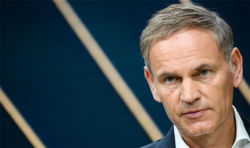 VW-Chef Oliver Blume spricht sich zusammen mit Stellantis-Chef Antonio Filosa dafür aus, Fahrzeuge für den EU‑Markt stärker an europäische Produktionsanforderungen zu knüpfen. (Archivbild)