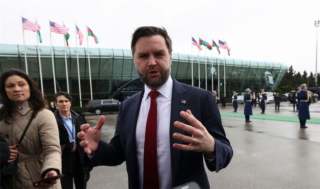 Vance bezeichnet einen Sturz der iranischen Führung als Sache des Volkes.