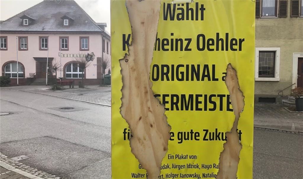 Vandalismus im Walhkampf: Unbekannte zerstören ein Wahlplakat, das für den bisherigen Amtsinhaber wirbt. Fotos: privat