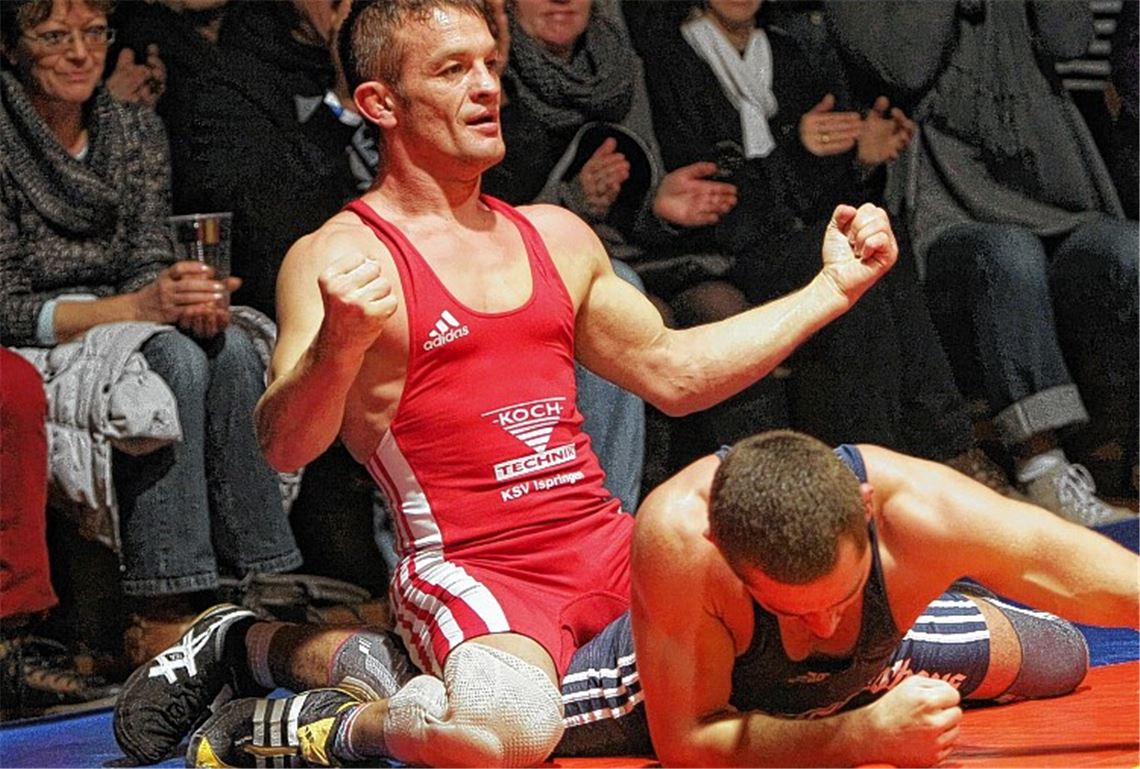 Vaselij Zeiher ist einer von mehreren Eigengewächsen und der dienstälteste Ringer im Team des KSV Ispringen. Fotos: Rubner