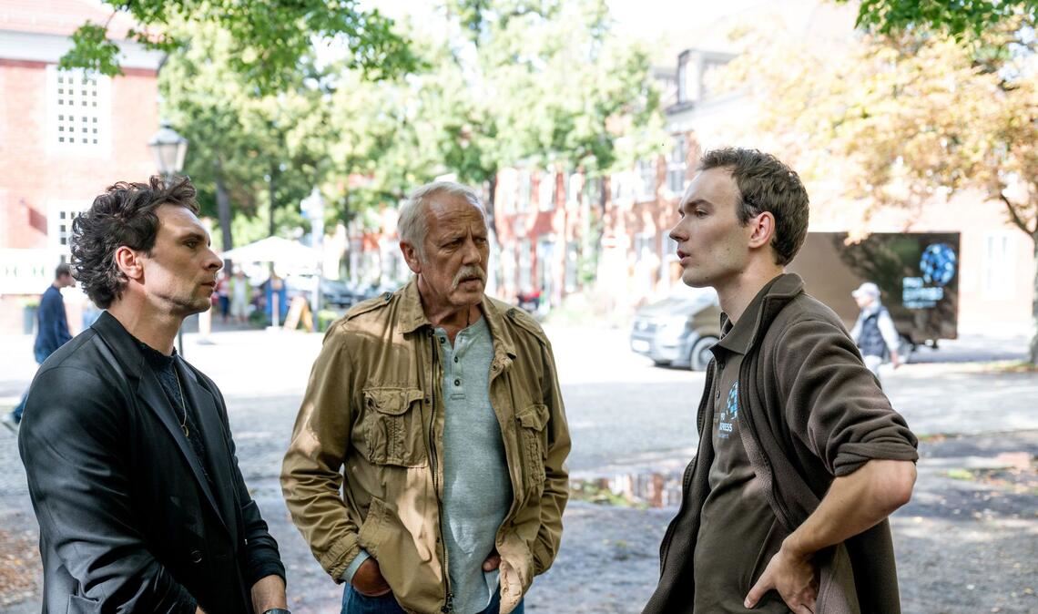 Vater erschossen, Mutter ausgeraubt: Auch der Sohn Nico Wilke  (Jakob Fliess) kommt um ein Verhör nicht herum.