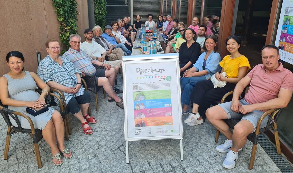 Veranstalter, Macher und Protagonisten des Langzeitfilmprojekts „Die Mischung macht’s 2025“, die jeden Juli-Sonntag im Kommunalen Kino veranstaltet wird. Foto: Metzbaur