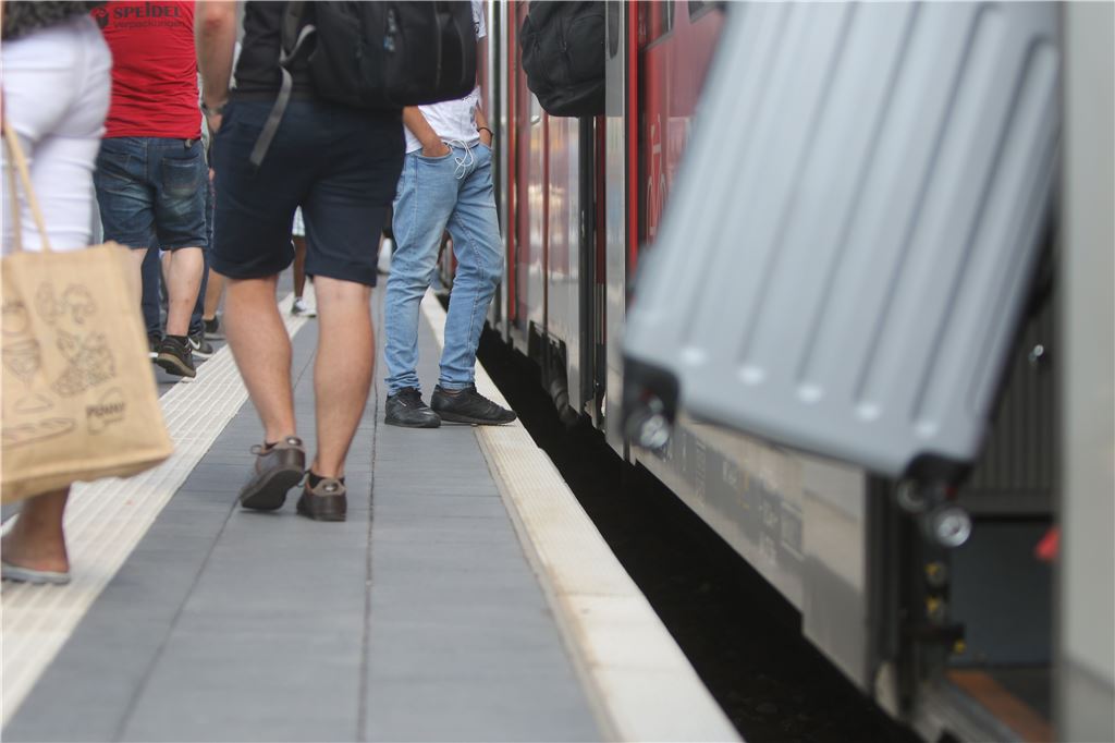 lh Bahnsteig Mühlacker Bahnhof (3)