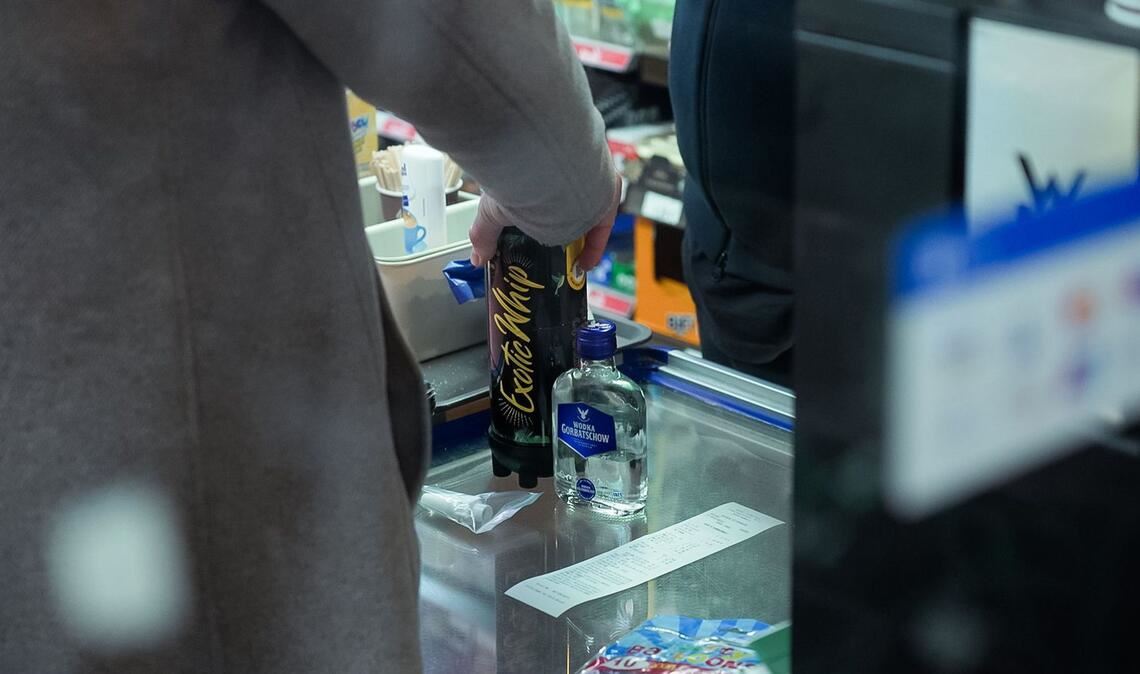 Verbotene Mengen Lachgas in Kiosk gefunden (Symbolbild).