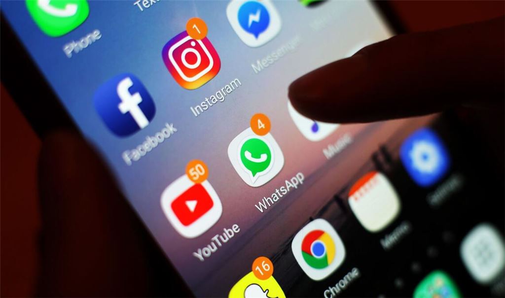 Verbraucherschützer werfen Online-Plattformen wie Facebook, Instagram, Snapchat, TikTok und YouTube Verstöße gegen europäisches Recht vor.