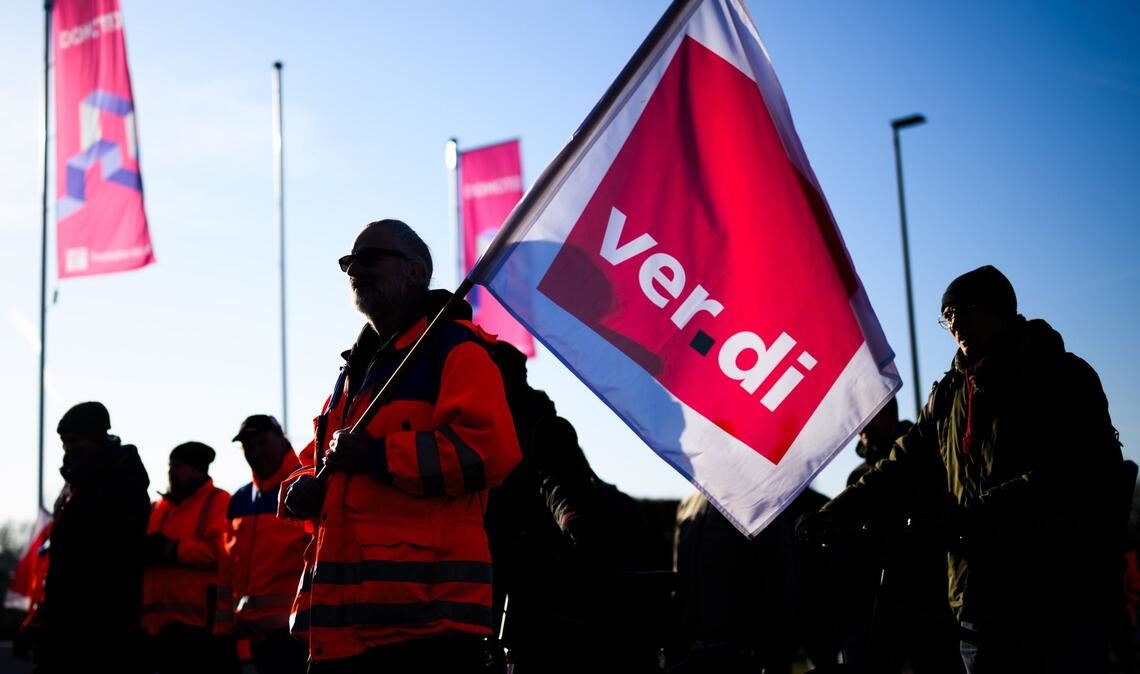 Verdi-Mitglieder gehen auf die Straße. (Archivbild)