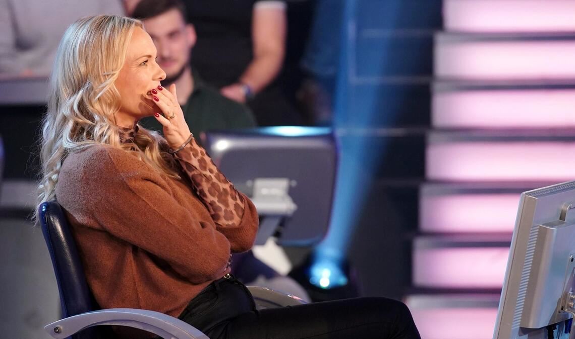 Verena Gargiulo zeigt sich fassungslos, als sie auf 500 Euro zurückfällt.