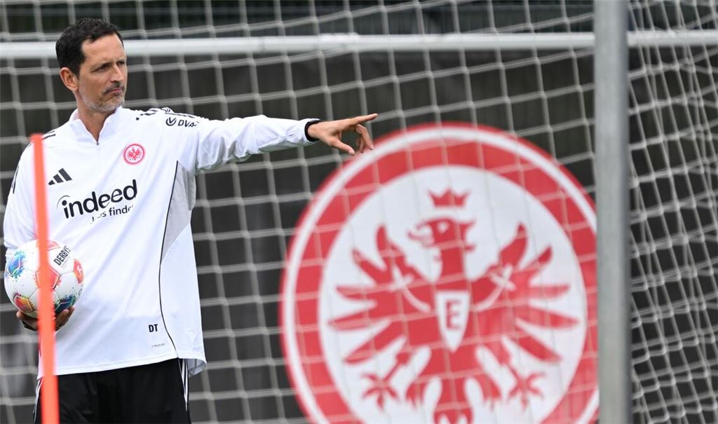 Verfolgt mit der Eintracht in dieser Saison hohe Ziele: Trainer Dino Toppmöller.