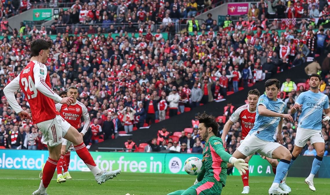 Vergibt Chance gegen City-Torwart James Trafford: Kai Harvertz.