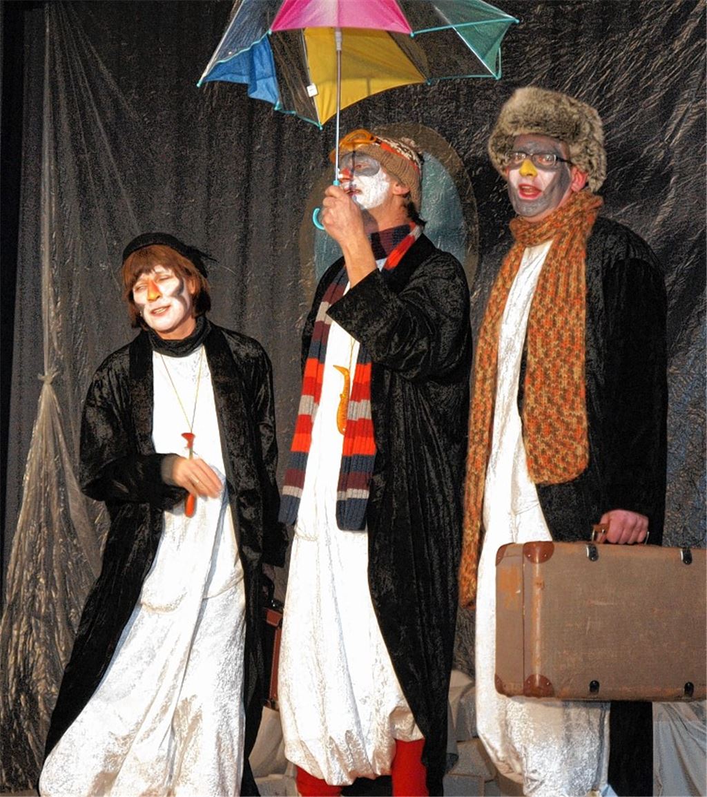 Vergnügliches Theater: Pinguine schmuggeln ihren Artgenossen mit auf die Arche. Foto: Appich