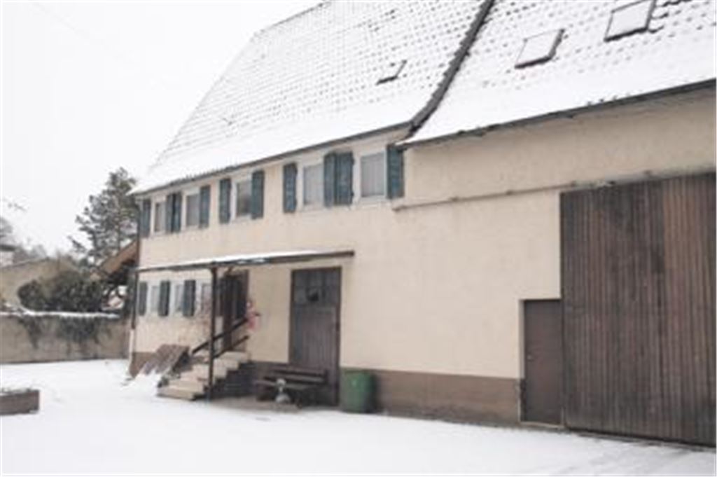 Vermutlich das älteste Gebäude von Dürrmenz: das Anwesen an der Hofstraße 17. Foto: Franz