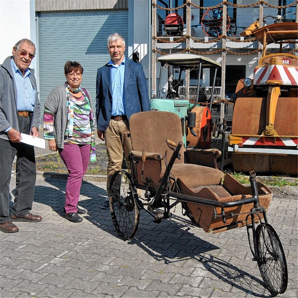 Krankenfahrstuhl als Geschenk zum Geburtstag