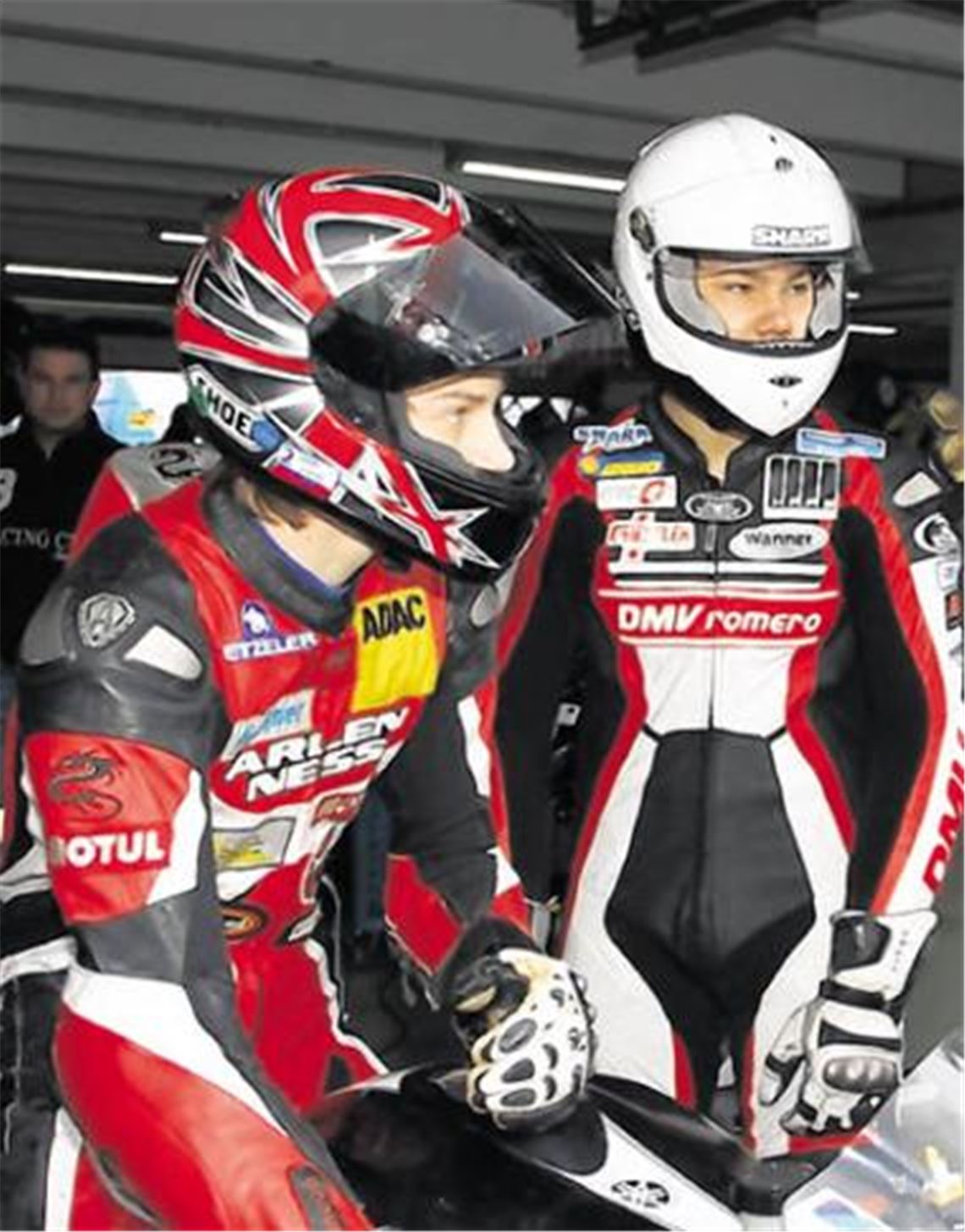 Vertauschte Rollen: Patrick Vincon (li.) wec hselt aus der IDM-Serie in den Yamaha R6 Dunlop Cup. Sein älterer Bruder Dominik geht genau den umgekehrten Weg. Die beiden rasenden Knittlinger haben sich für die beginnende Saison einige Podestplätze vorgenommen. Foto: p