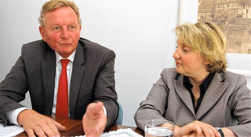 Verteidigt die umstrittene Polizeistrukturreform: SPD-Landtagsfraktionschef Claus Schmiedel. Neben ihm Katja Mast, Bundestagsabgeordnete und SPD-Generalsekretärin im Land. 