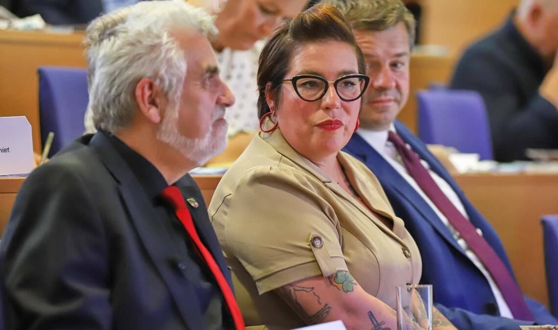 Vertreter der Parteien der politischen Mitte in Sachsen-Anhalt: Armin Willingmann (SPD, li.), Susan Sziborra-Seidlitz (Grüne) und Sven Schulze (CDU, re.) nehmen am 18. August 2026 an einer Veranstaltung des Leibniz-Instituts für Agrarentwicklung in Transformationsökonomien in Halle teil.