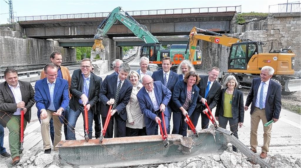 Spatenstich mit der Bitte um Geduld