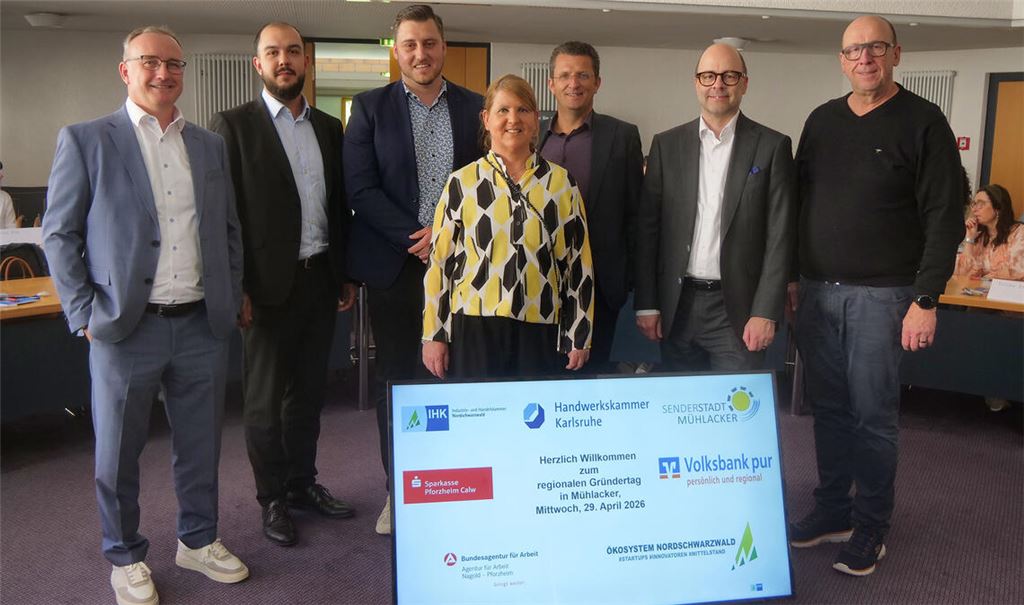 Vertreterinnen und Vertreter von Stadt, Banken und Institutionen wollen zur Gründung von Unternehmen animieren. Bei einer Informationsveranstaltung im Rathaus Mühlacker stellen sie die wichtigsten Grundlagen für die Umsetzung einer Geschäftsidee vor. Foto: Friedrich