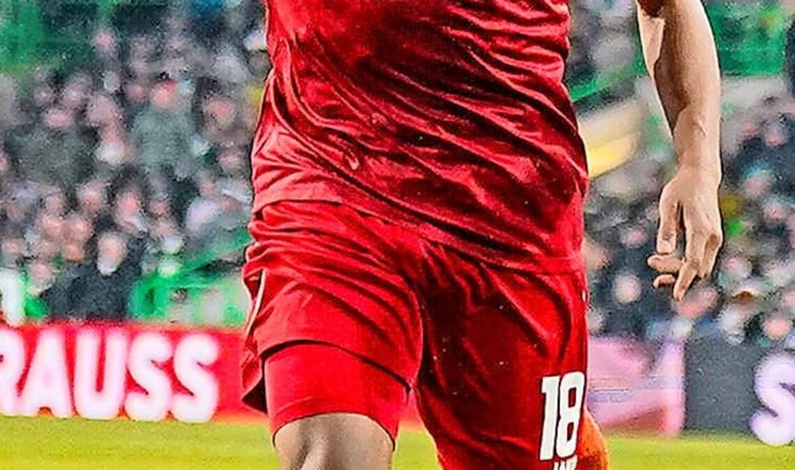 VfB-Spieler Jamie Leweling freut sich über sein Tor  im Hinspiel gegen Celtic.