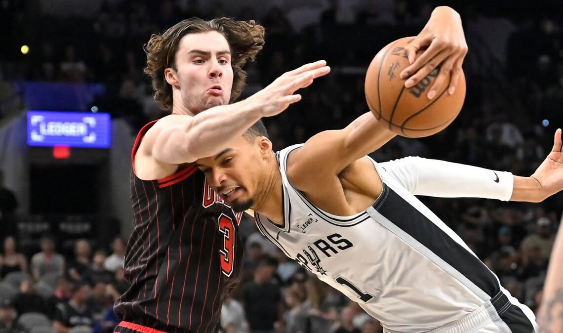 Victor Wembanyama (rechts) kam auf zehn Punkte und zehn Rebounds - in weniger als neun Minuten.