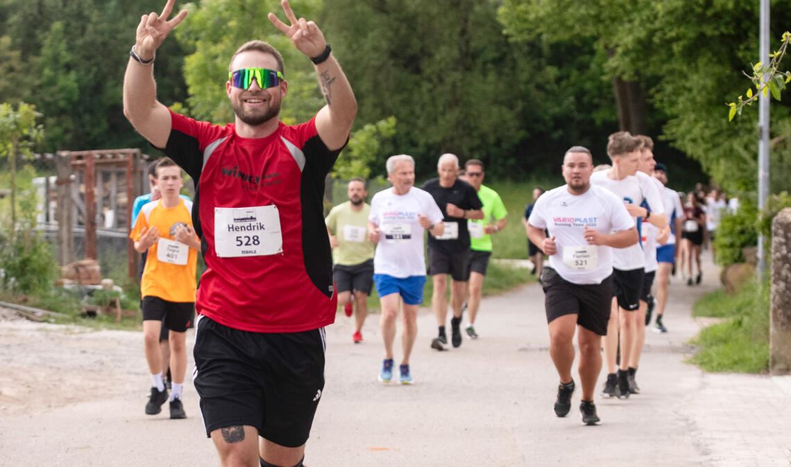 Victory-Pose für den Fotografen.