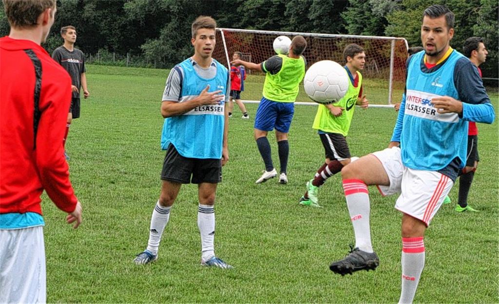 Viel Arbeit mit dem Ball: Der Fußball des TSV Ötisheim soll technisch besser werden. Fotos: Eiigner