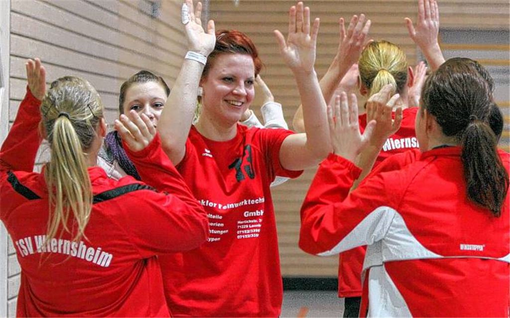 Viel Grund zum Jubeln: Nach einer Serie von fünf Siegen in Folge, davon die letzten vier in fremden Hallen, gehen die Handballfrauen des TSV Wiernsheim morgen ins erste Heimspiel des Jahres. Fotos: Eigner