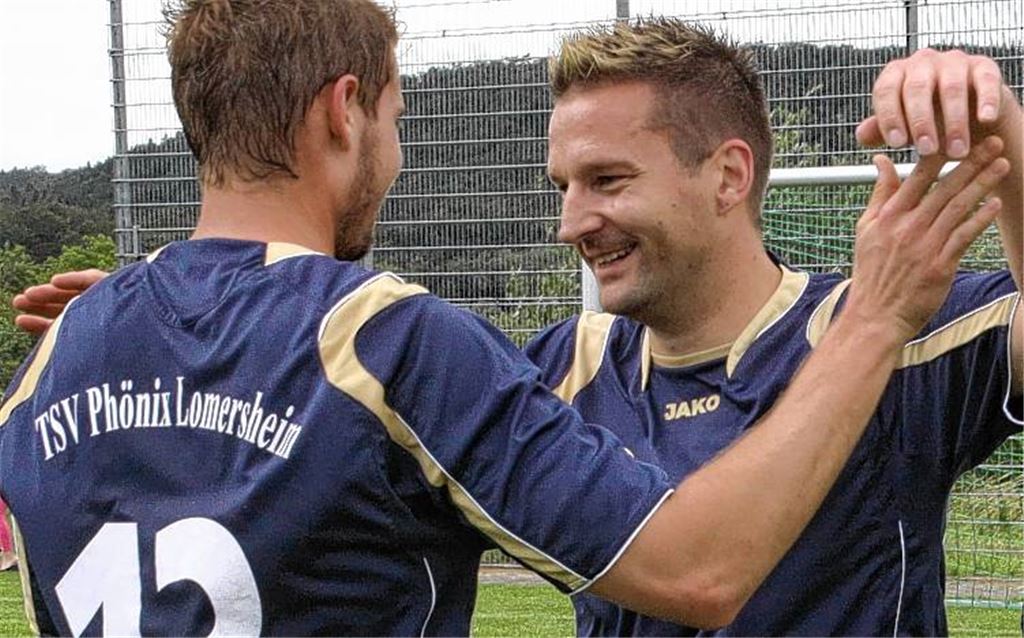 Viel Grund zum Jubeln: Simon Roller (re., mit Dominik Murnberger) trifft seit der Winterpause wie am Fließband. Foto: Eigner