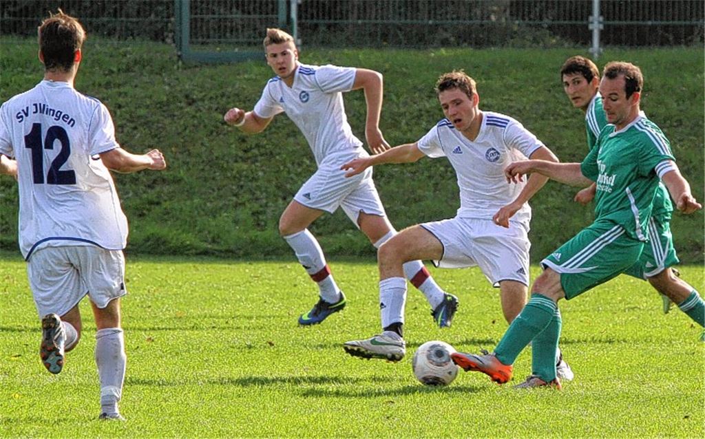 Viel Kampf im Mittelfeld, wenig spielerischer Glanz: Die Partie zwischen SVI und SVI ist über weite Strecken nicht schön anzusehen.