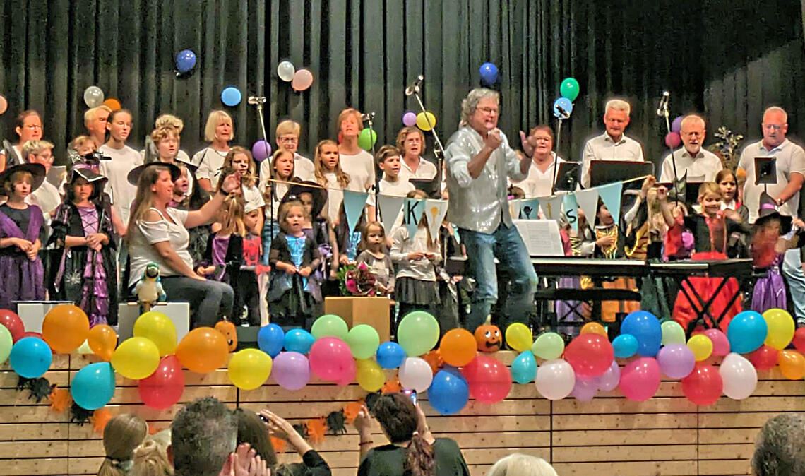 Viel Spaß haben die Formationen des Liederkranz Wiernsheim bei ihrem Familienkonzert in der Pinacher Waldenserhalle. Foto: privat.