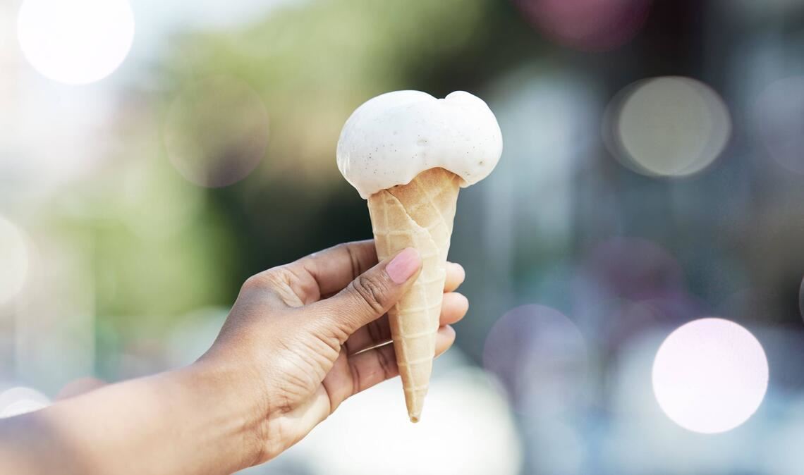 „Schnell zur Eisdiele“ – sommerliche Temperaturen bleiben nur kurz Viel Zeit für ein Eis in der Sonne bleibt in dieser Woche nicht, so der Deutsche Wetterdienst. (Symbolfoto)