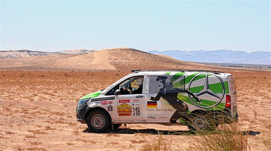 Viel staubiger Wüstensand und rote Erde, aber auch duftende Blüten und saftiges Grün, auf dem Atlas-Gebirge fällt sogar 40 Zentimeter Neuschnee. „Die Eindrücke lassen sich gar nicht wirklich in Worte fassen“, schwärmen die beiden Rallye-Debütantinnen aus Ötisheim und Hattersheim von der vielfältigen Schönheit Marokkos.