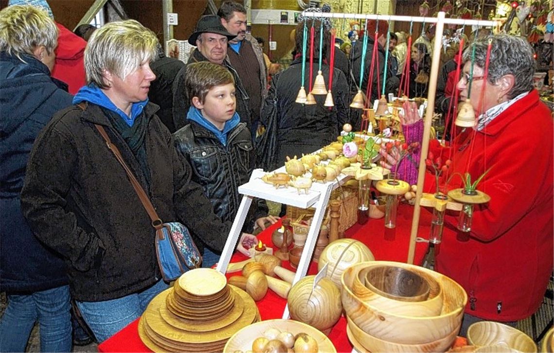 Viel zu entdecken gibt es an den Ständen des Freudensteiner Weihnachtsmarkts.