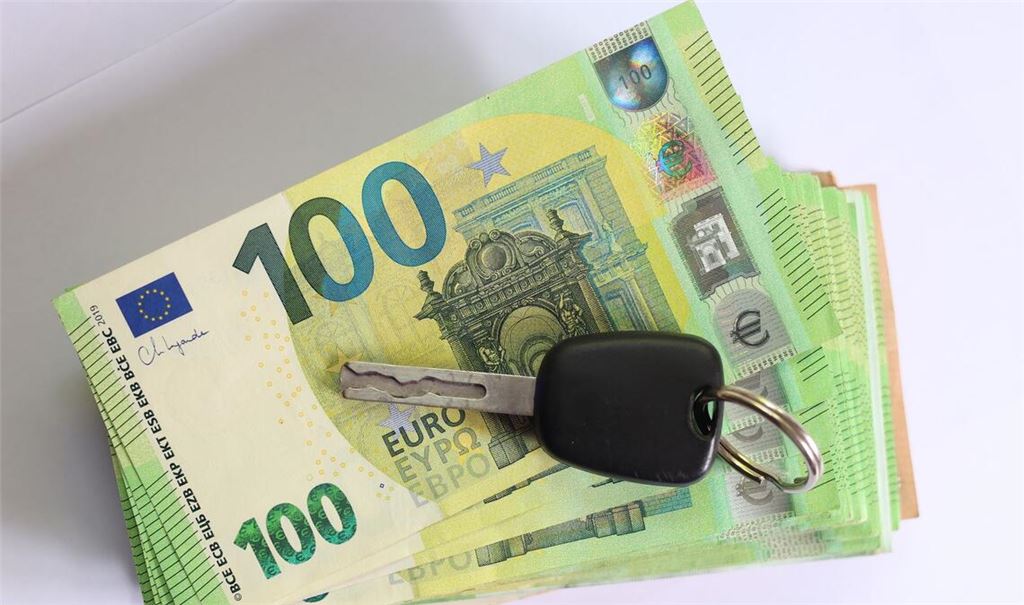 Viele Autokäufe werden per Kredit finanziert. (Symbolbild)