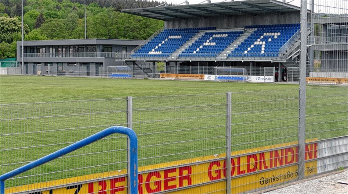 Viele Jahre hat es gedauert, bis die Pläne der Modernisierung des Stadions im Brötzinger Tal zur Realität wurden. Nun könnte der Ball dort rollen, doch die Corona-Krise lässt das nicht zu.Fotos: Roth