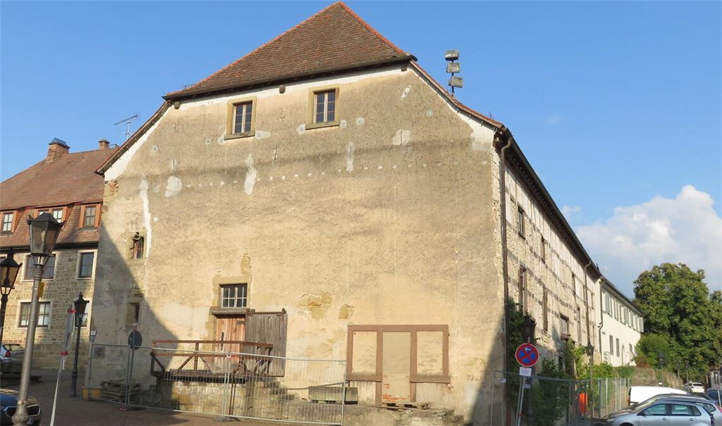 Viele Jahrhunderte hat die Knittlinger Kelter auf dem Buckel. Es gilt, das denkmalgeschützte Gebäude langfristig zu erhalten. Foto: Becker